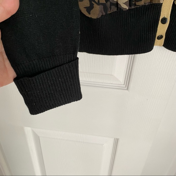 CAMO BUTTON DOWN SWEATER BY LE TEMPS DES CERISES - Picture 6 of 9